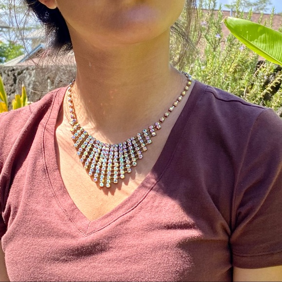Retro Rhinestone Gold Tone V Fan Shape Necklace - Picture 1 of 4